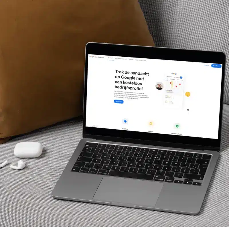 Afbeelding van een laptop met Google Mijn Bedrijf bedrijfsprofiel, ter illustratie van het belang van lokale SEO voor betere online vindbaarheid.